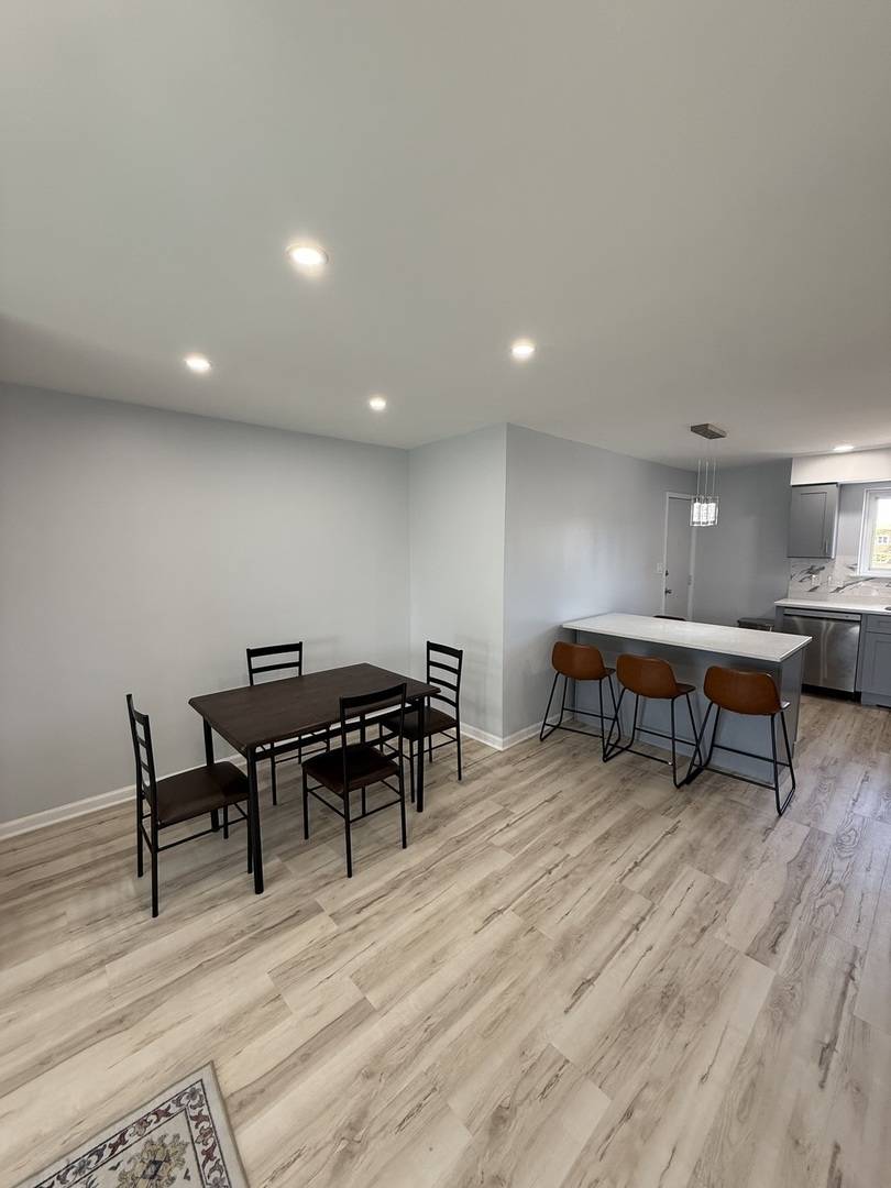 Des Plaines, IL 60016,9419 Bay Colony Drive #3E