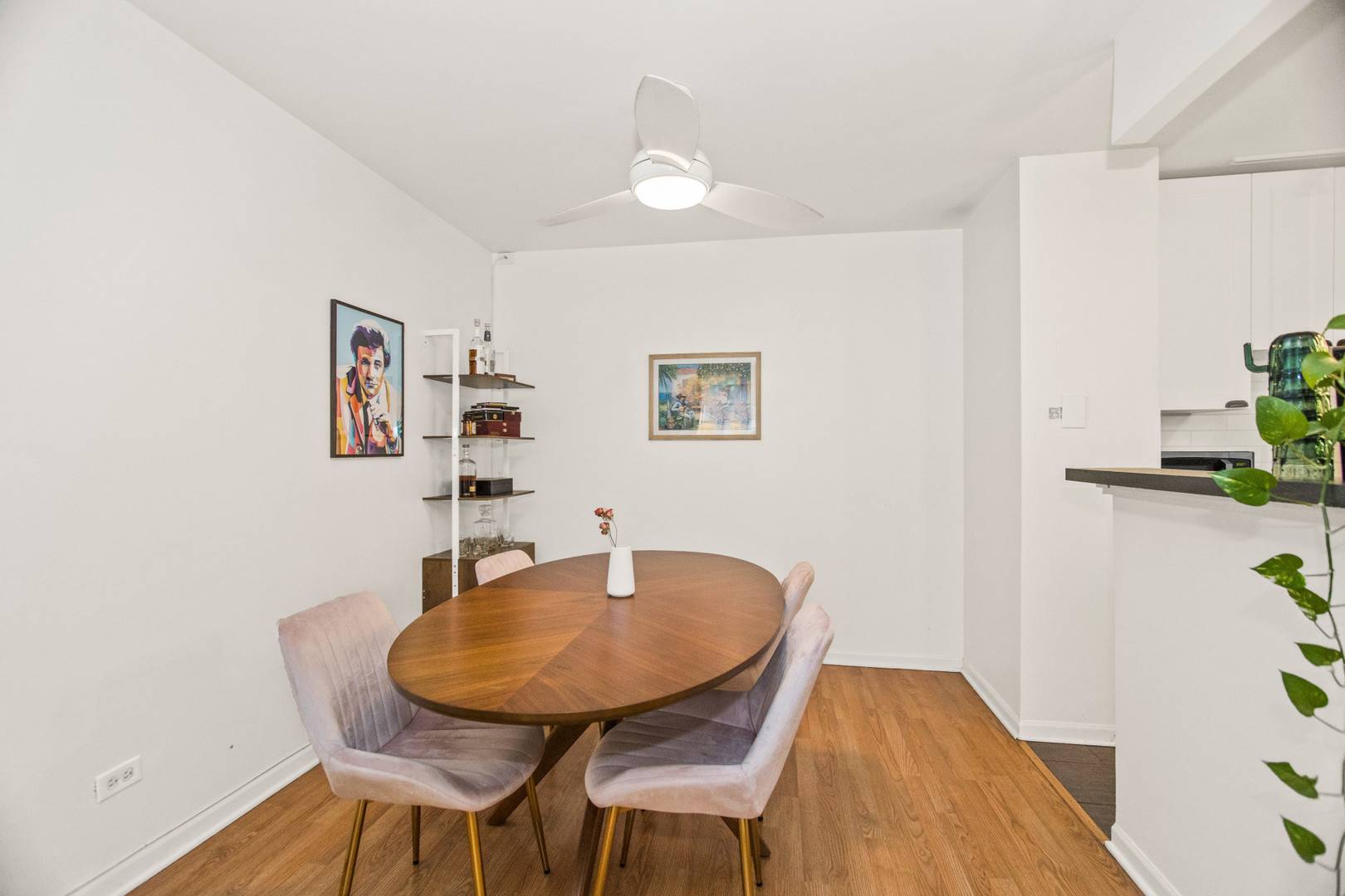 Chicago, IL 60660,6171 N Sheridan Road #906