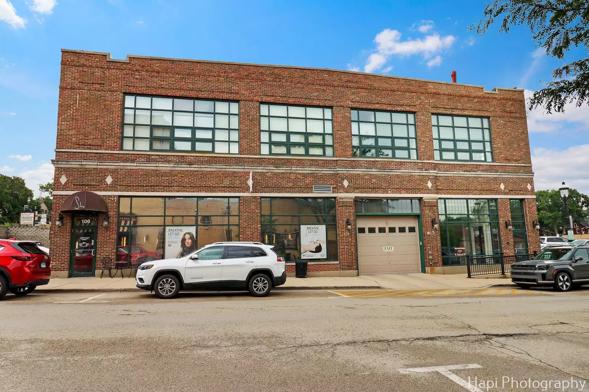West Dundee, IL 60118,110 N 2nd Street #4