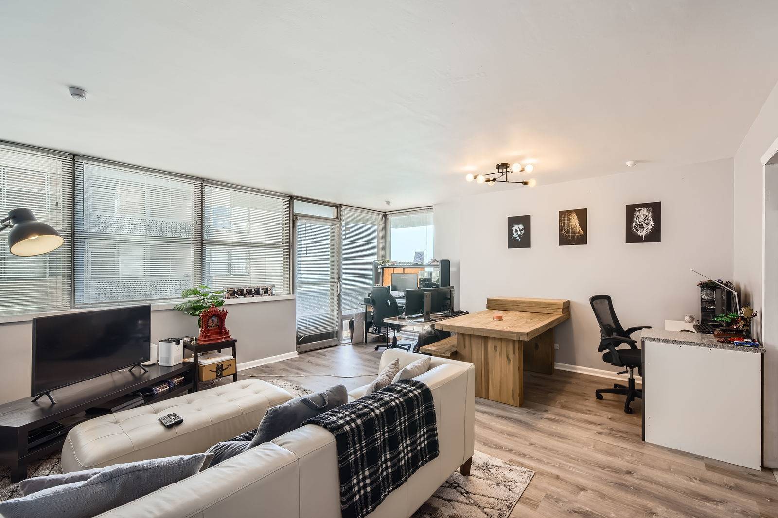 Chicago, IL 60660,6301 N Sheridan Road #10F