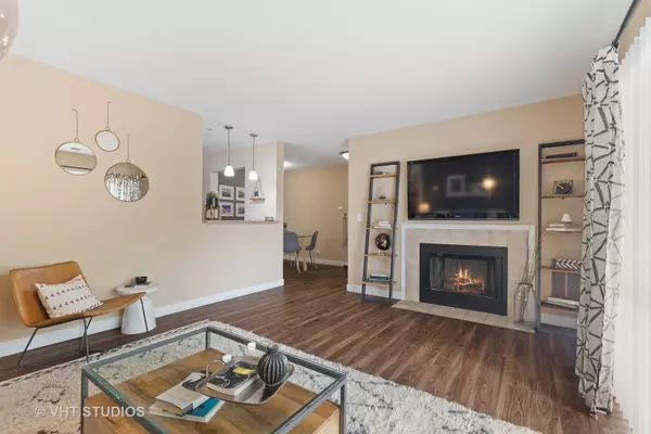 Wheaton, IL 60189,82 Sterling Circle #308