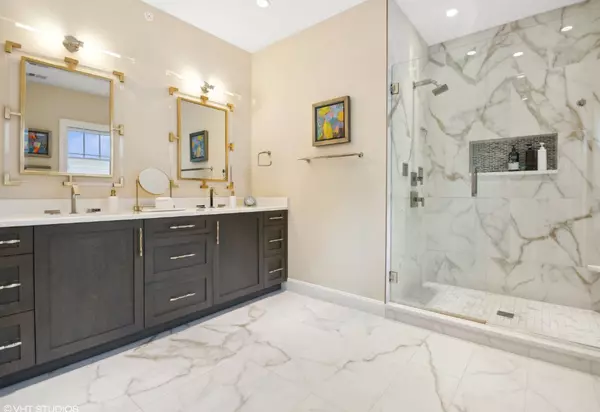 Evanston, IL 60201,3233 Central Street