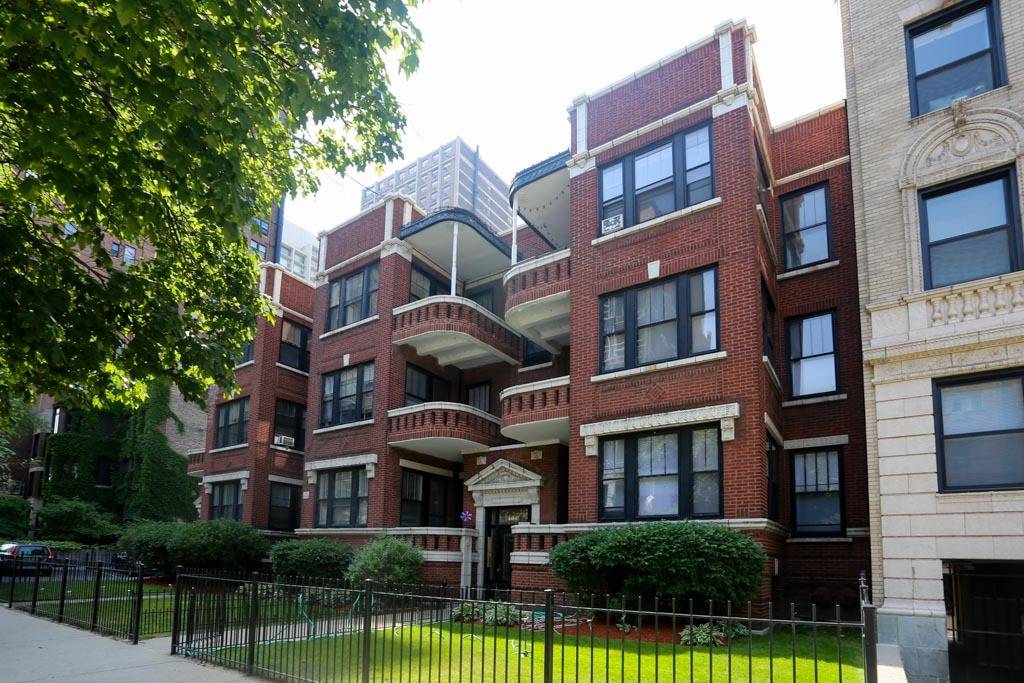 Chicago, IL 60657,445 W Melrose Street #1B