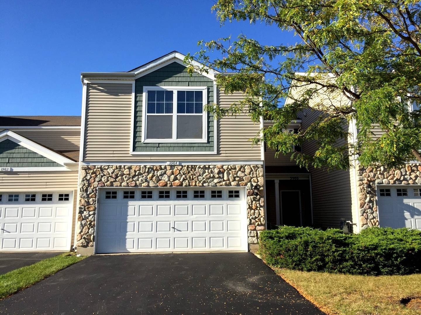 3984 Blackstone Drive, Aurora, IL 60504