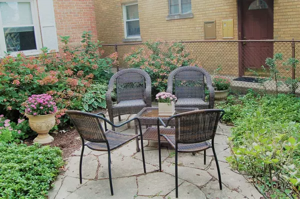 Evanston, IL 60201,3046 Central Street #1
