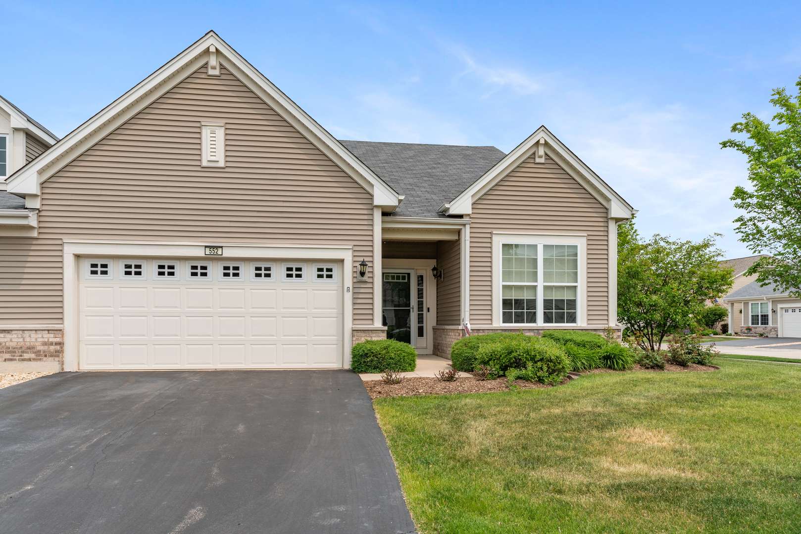 552 Autumn Circle, Pingree Grove, IL 60140