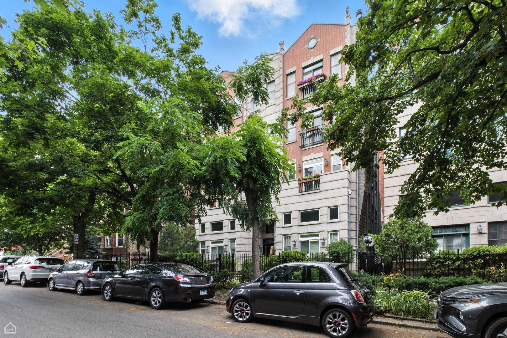 860 W Buckingham Place #1E, Chicago, IL 60657
