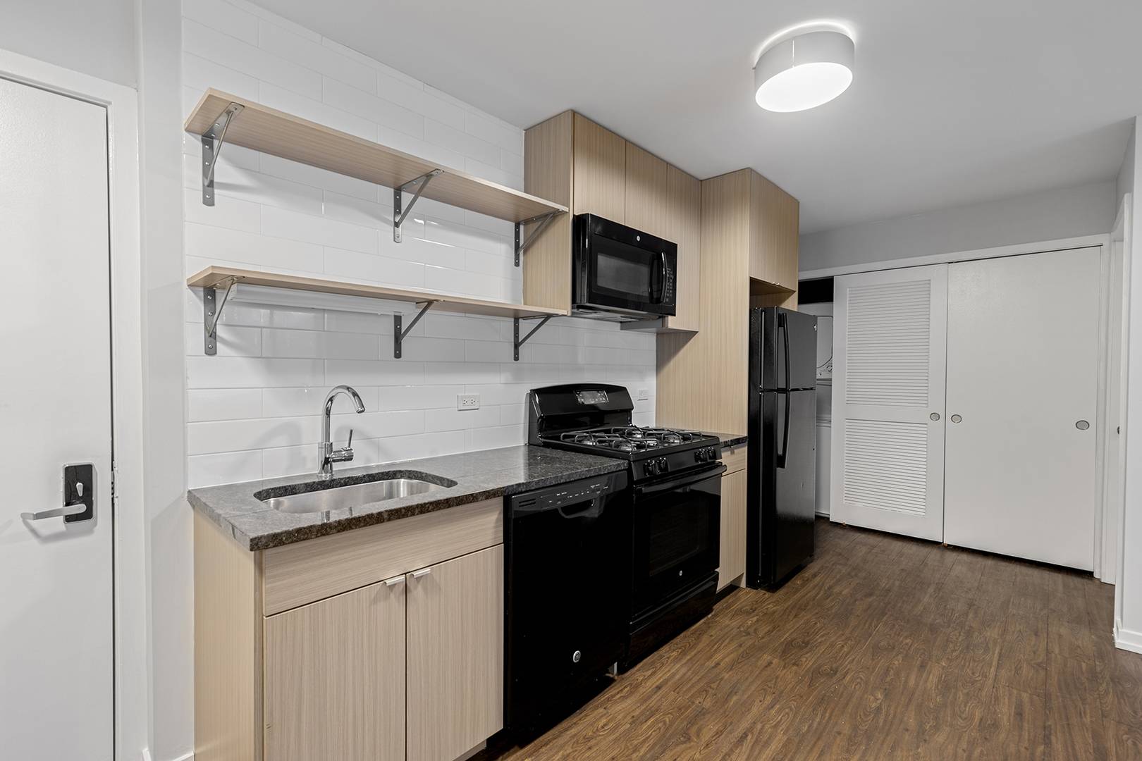 Chicago, IL 60660,6134 N Kenmore Avenue #502
