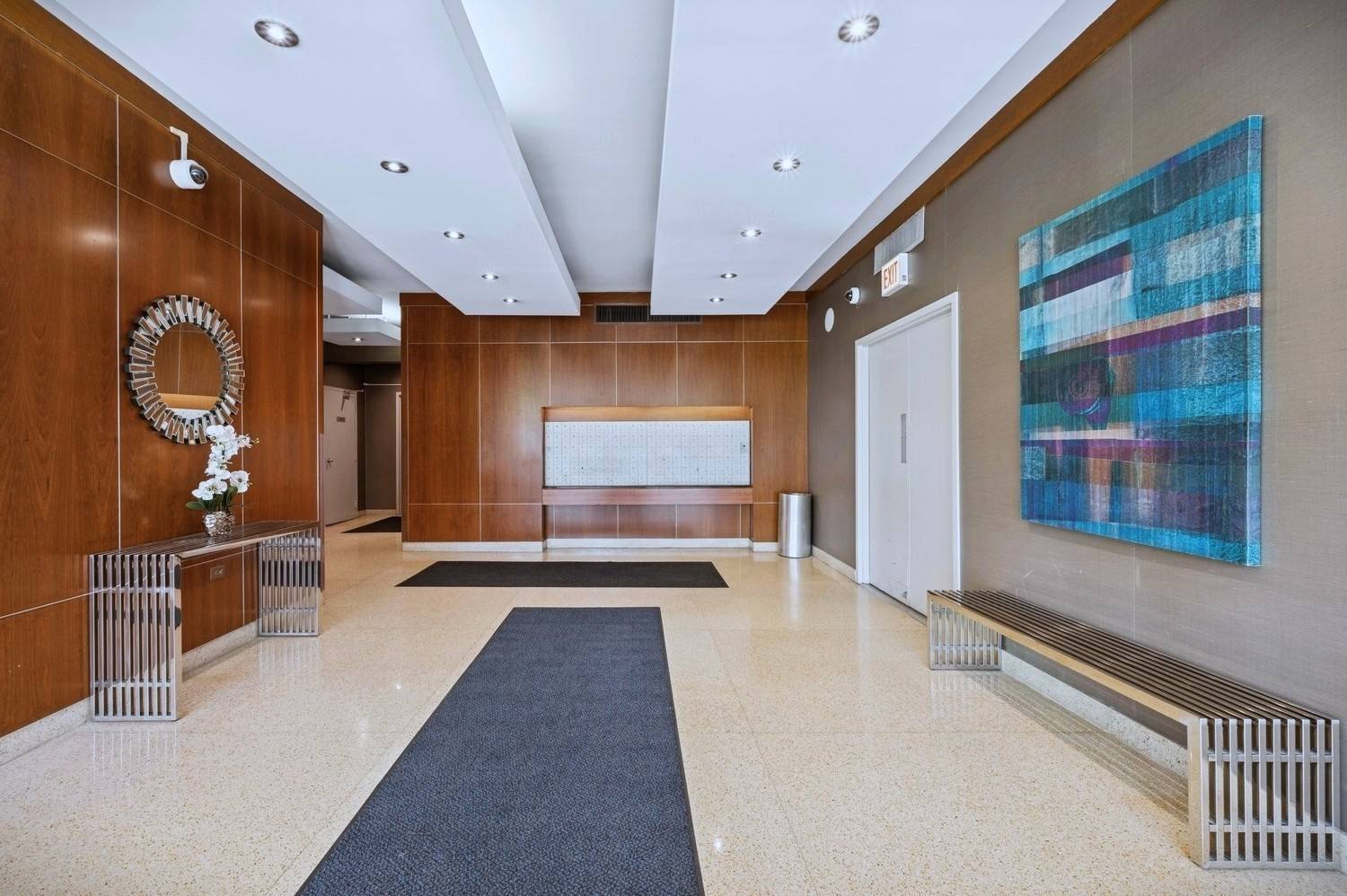 Chicago, IL 60657,450 W Briar Place #13C