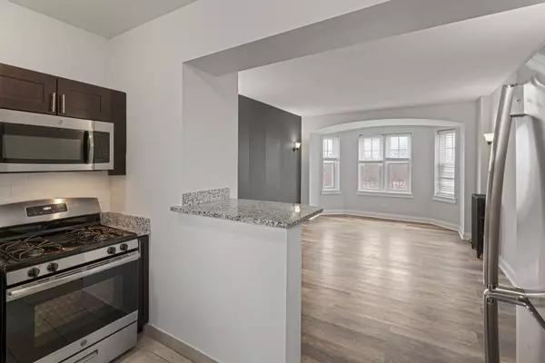 Chicago, IL 60626,1608 W Sherwin Avenue #301