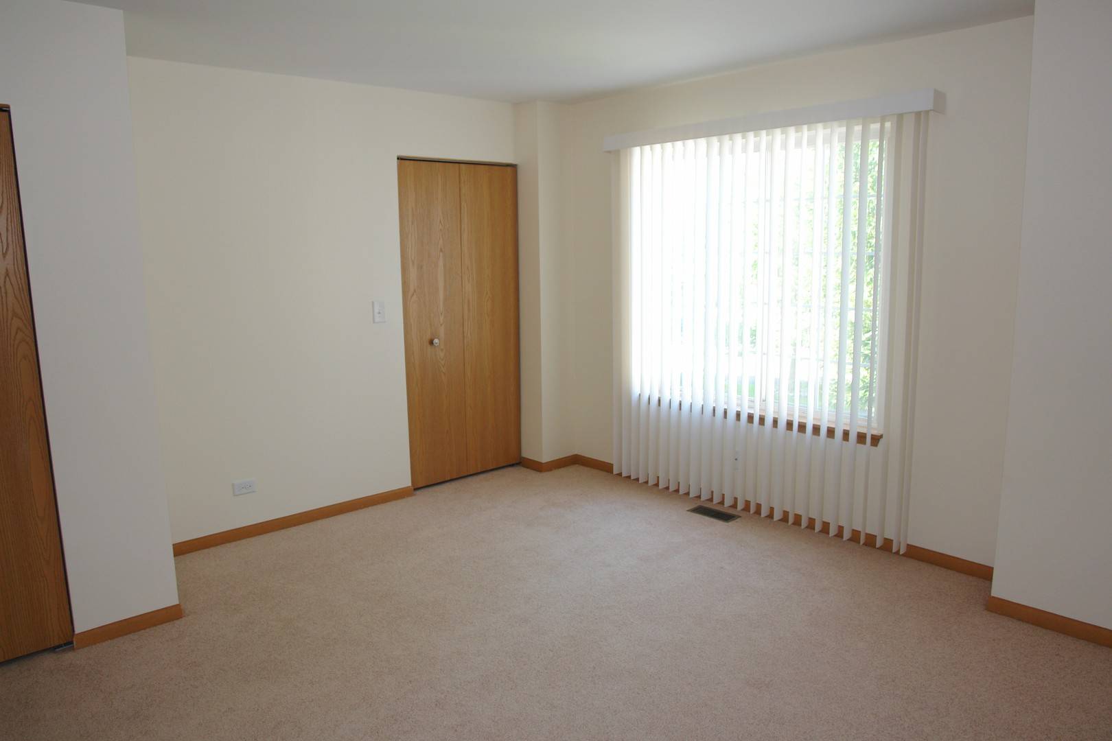 Round Lake Beach, IL 60073,2164 N CHESWICK Court