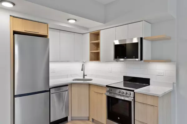 Chicago, IL 60626,1634 W HOWARD Street #211