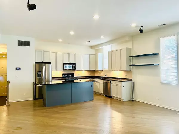 Chicago, IL 60626,1761 W Morse Avenue #GS