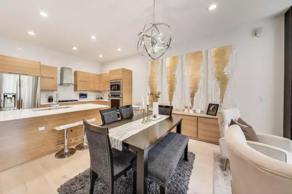 Chicago, IL 60622,922 N Hermitage Avenue #1