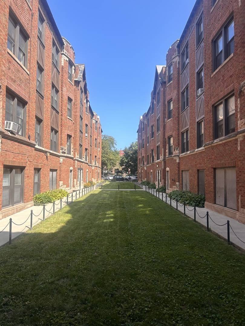 Chicago, IL 60615,5248 S Drexel Avenue #3W