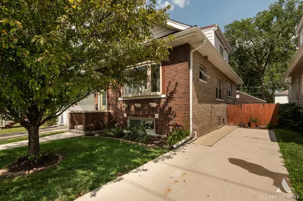 4155 S EBERLY Avenue, Brookfield, IL 60513