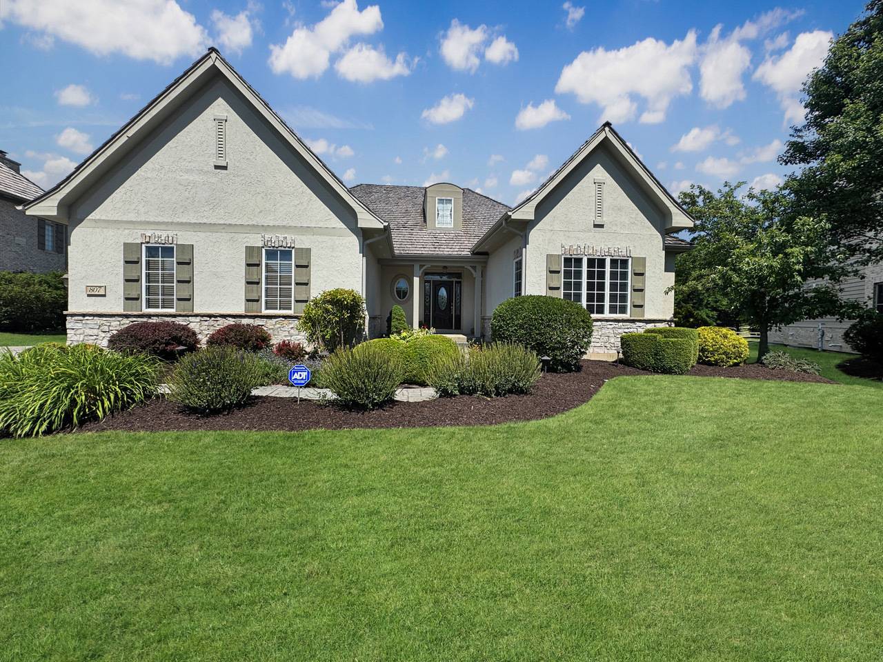 807 Wedgewood Court, Lindenhurst, IL 60046