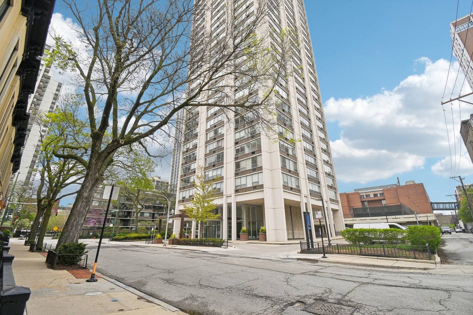 Chicago, IL 60610,70 W Burton Place #2505F