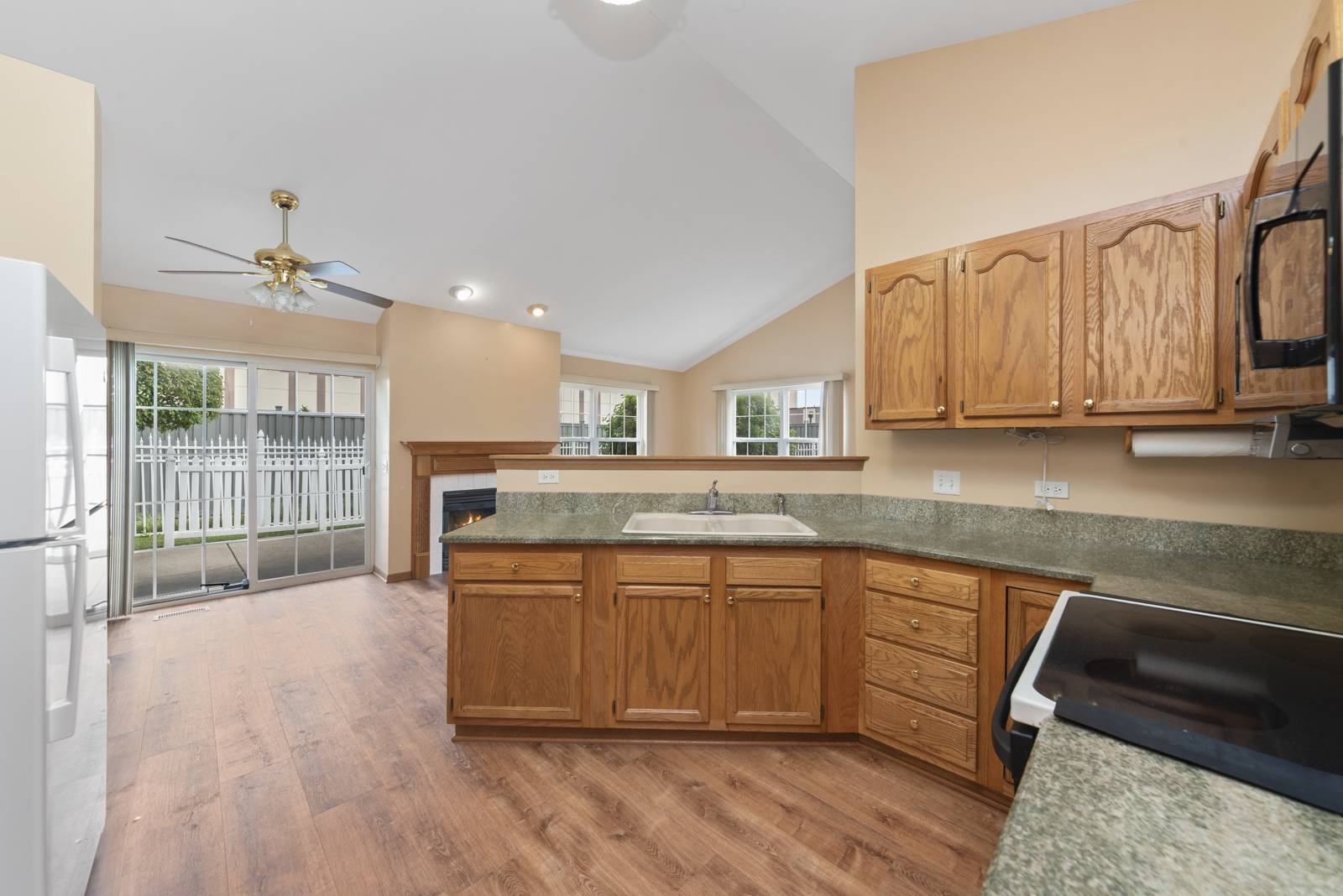 Homewood, IL 60430,914 Garden Lane #914