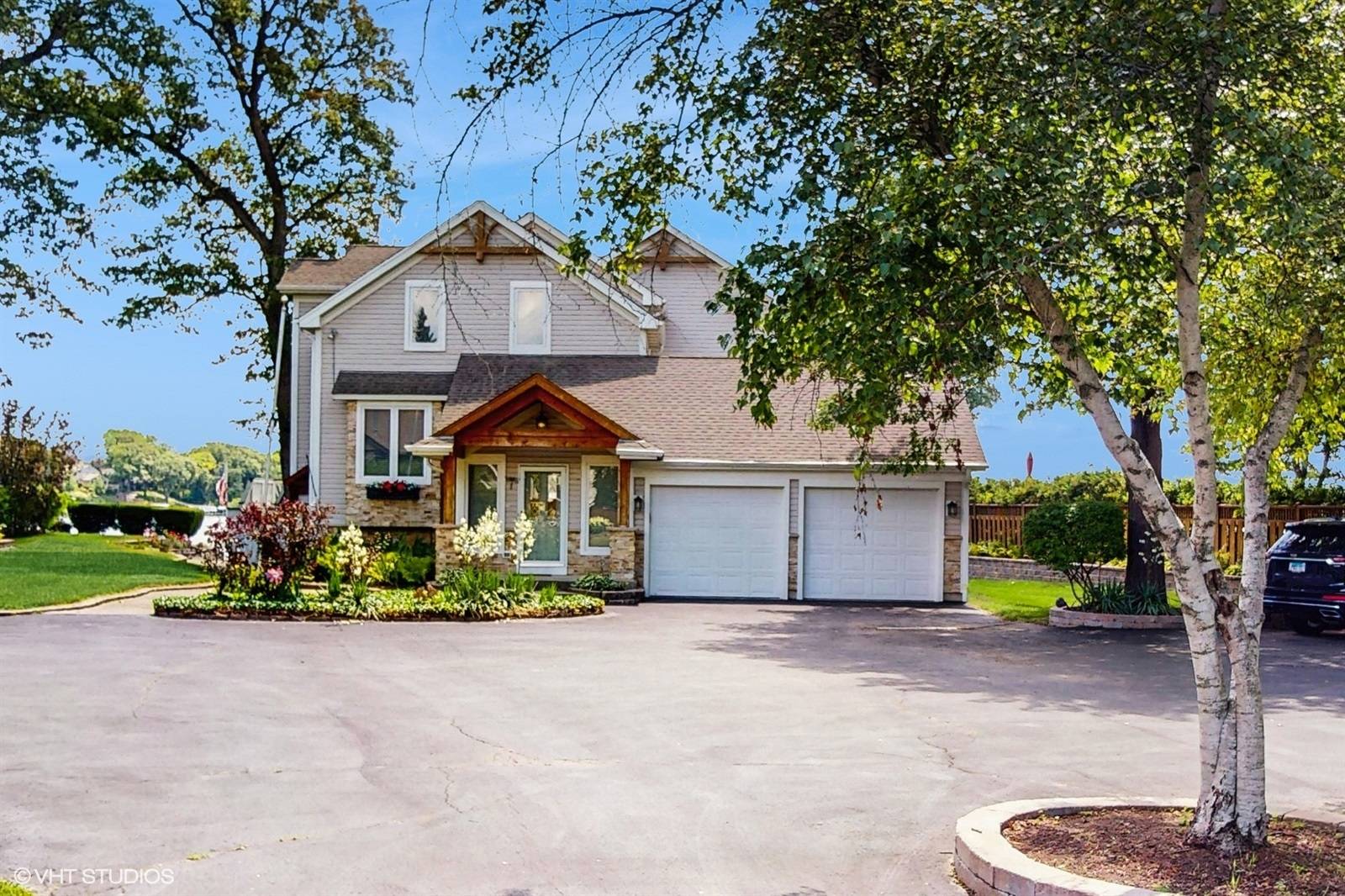 25333 W Richmond Avenue, Antioch, IL 60002