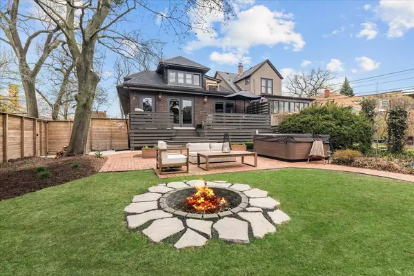 Chicago, IL 60645,2087 W Greenleaf Avenue
