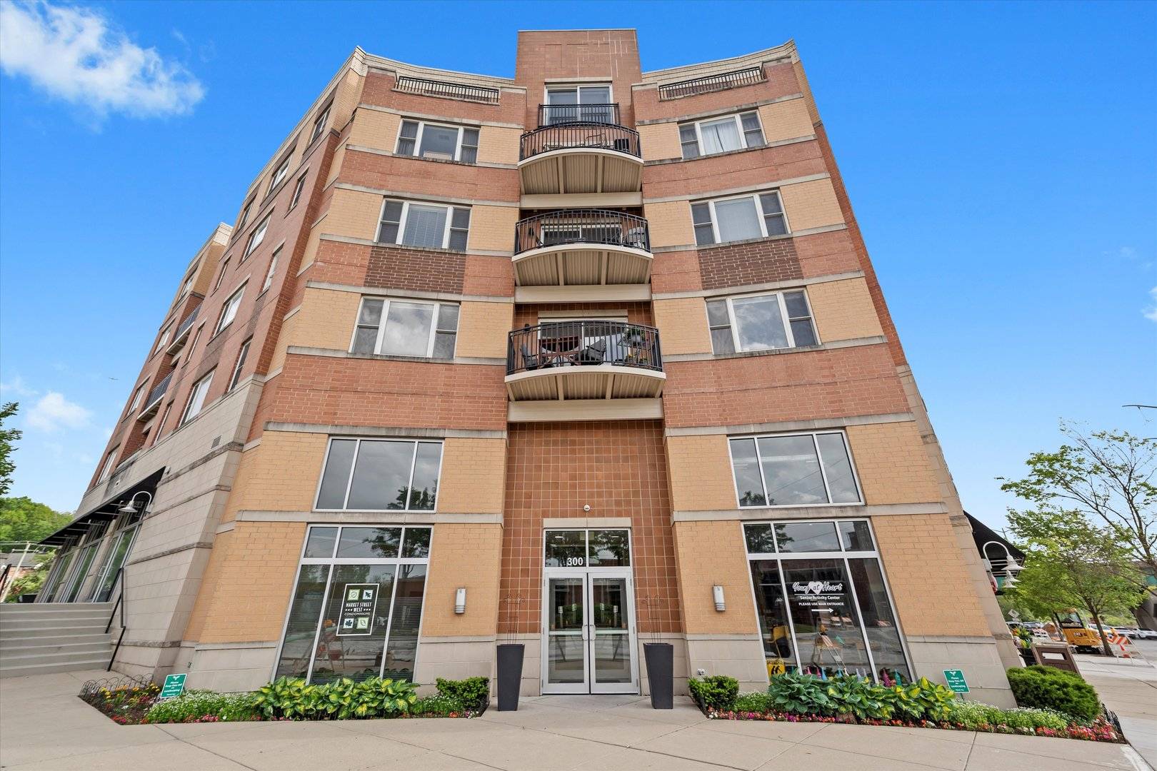 300 Village Circle #505, Willow Springs, IL 60480