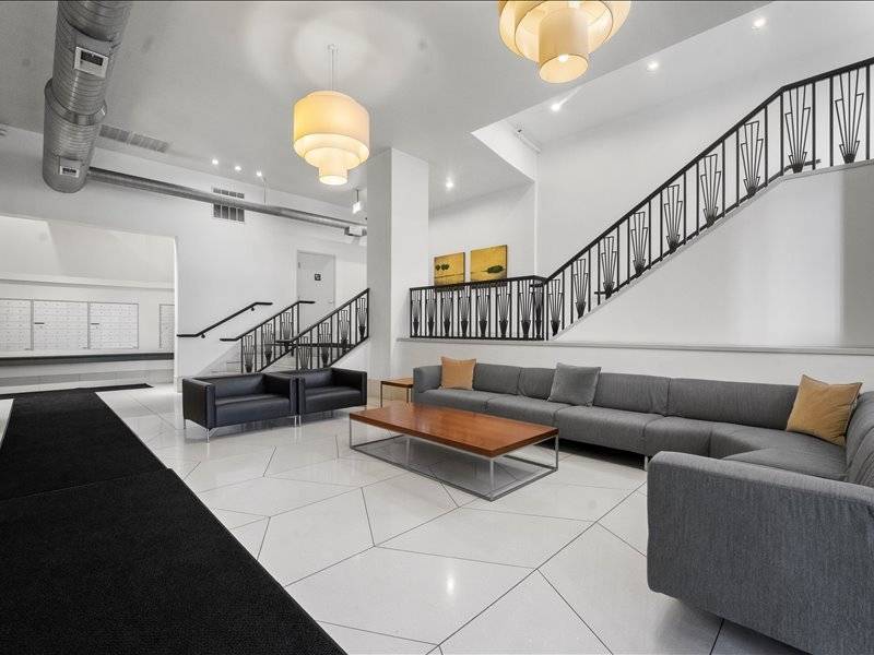 Chicago, IL 60610,758 N LARRABEE Street #826