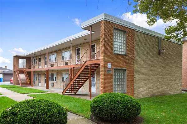 6244 W 64th Place #104, Chicago, IL 60638