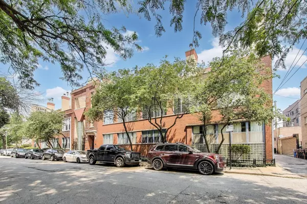 Chicago, IL 60642,525 N ADA Street #4