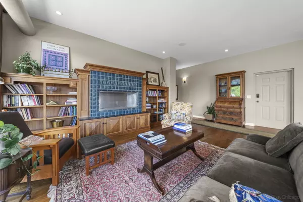 Chicago, IL 60607,849 W MONROE Street #PH5