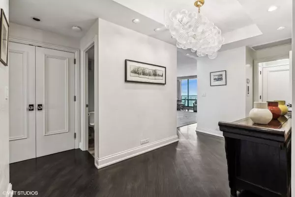 Chicago, IL 60611,1040 N Lake Shore Drive #26B