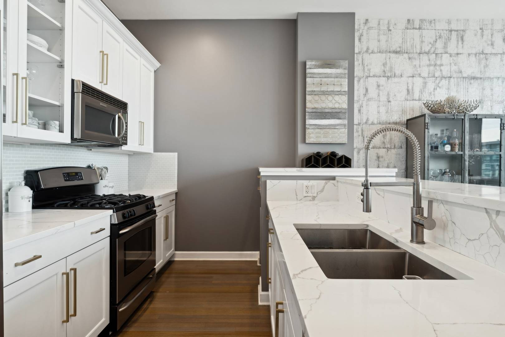 Chicago, IL 60654,500 W SUPERIOR Street #1504