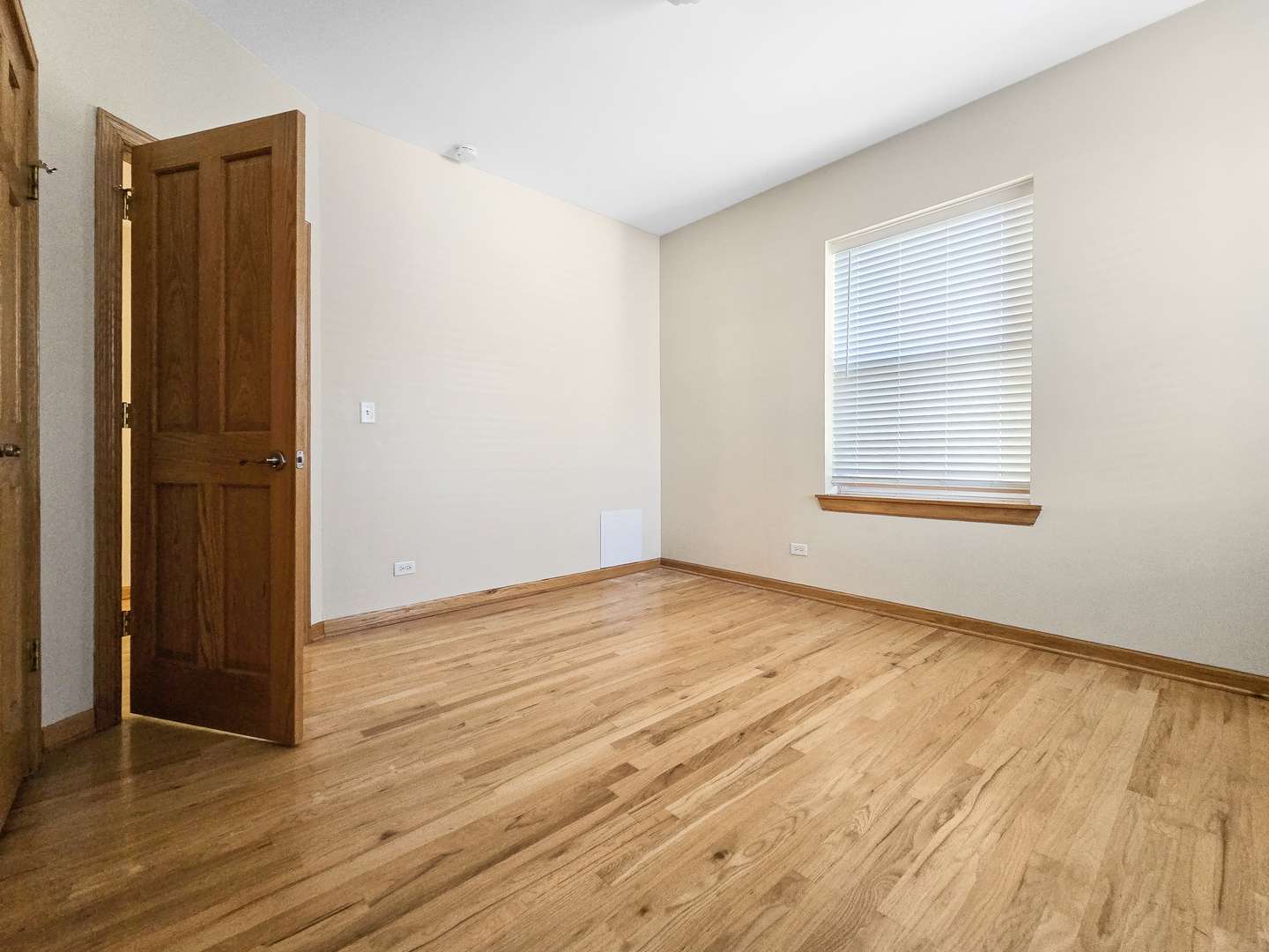 Chicago, IL 60625,4904 N Drake Avenue #1W