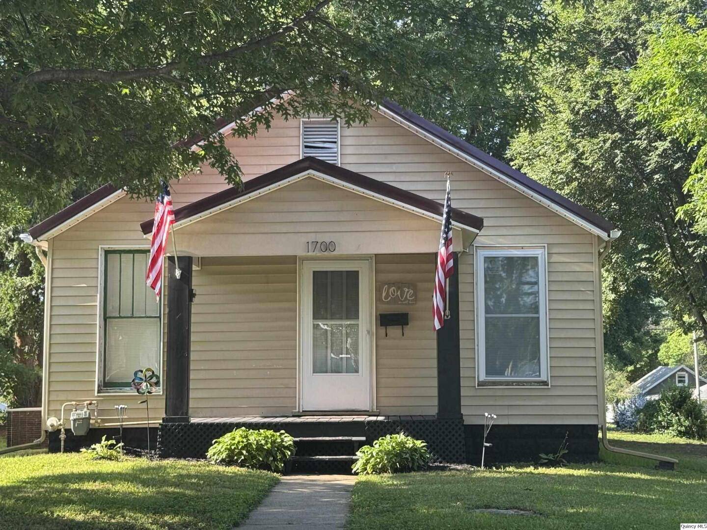 1700 Sycamore, Quincy, IL 62301