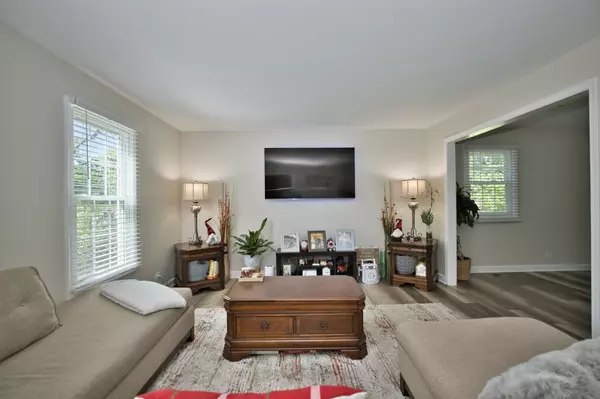 Naperville, IL 60565,529 Warwick Drive