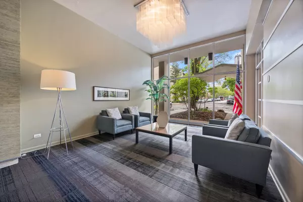 Chicago, IL 60657,555 W Cornelia Avenue #1904