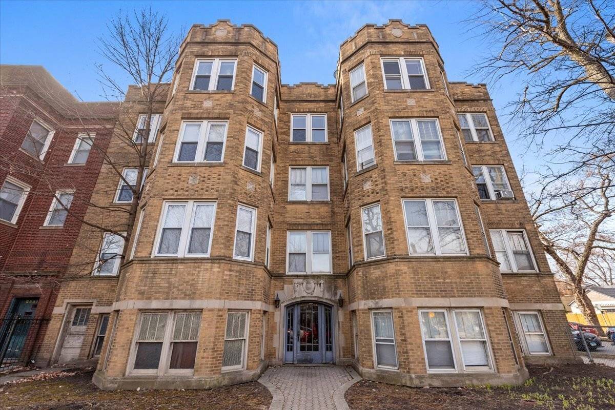 2555 W Eastwood Avenue #3, Chicago, IL 60625