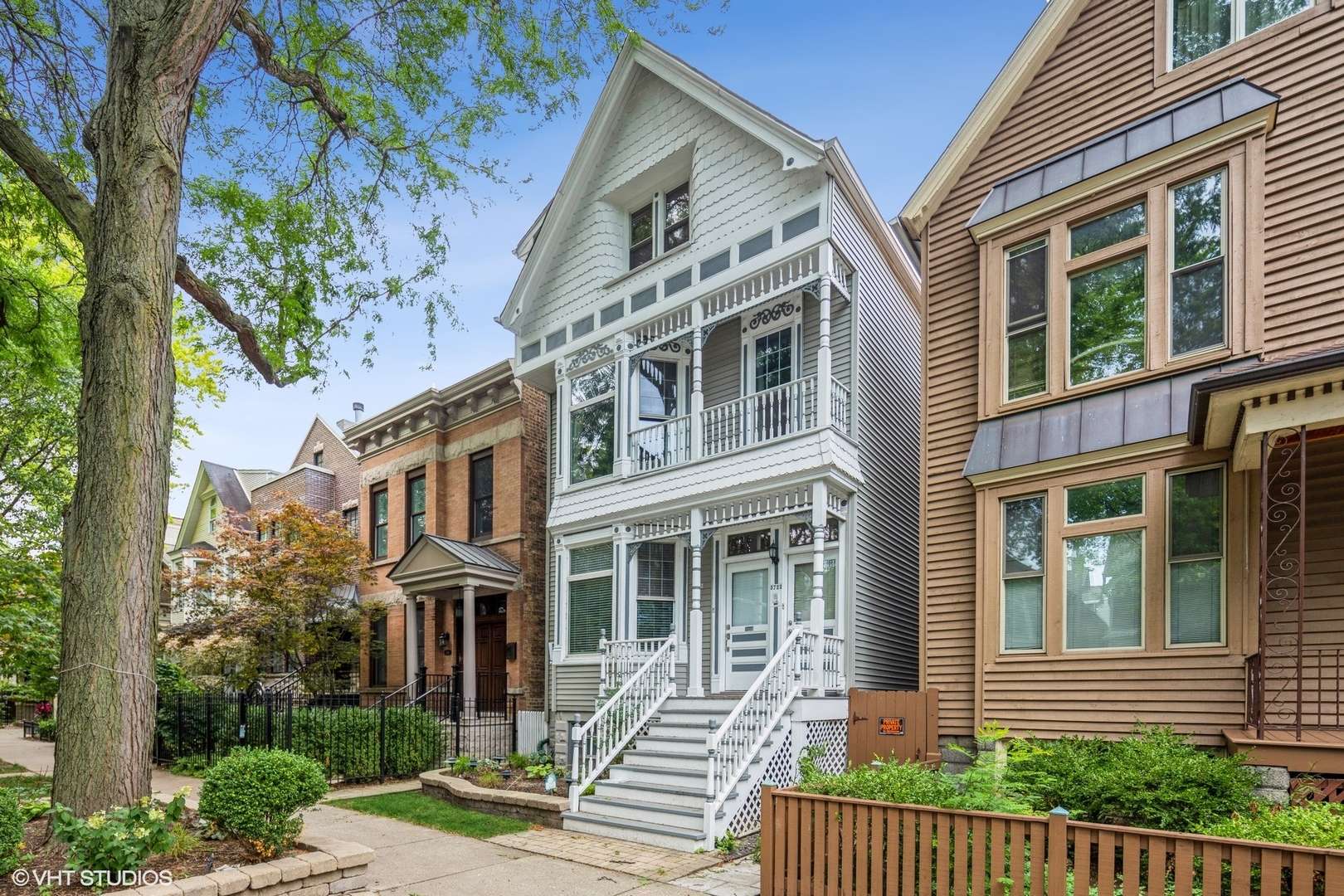 3722 N Bosworth Avenue #1R, Chicago, IL 60613