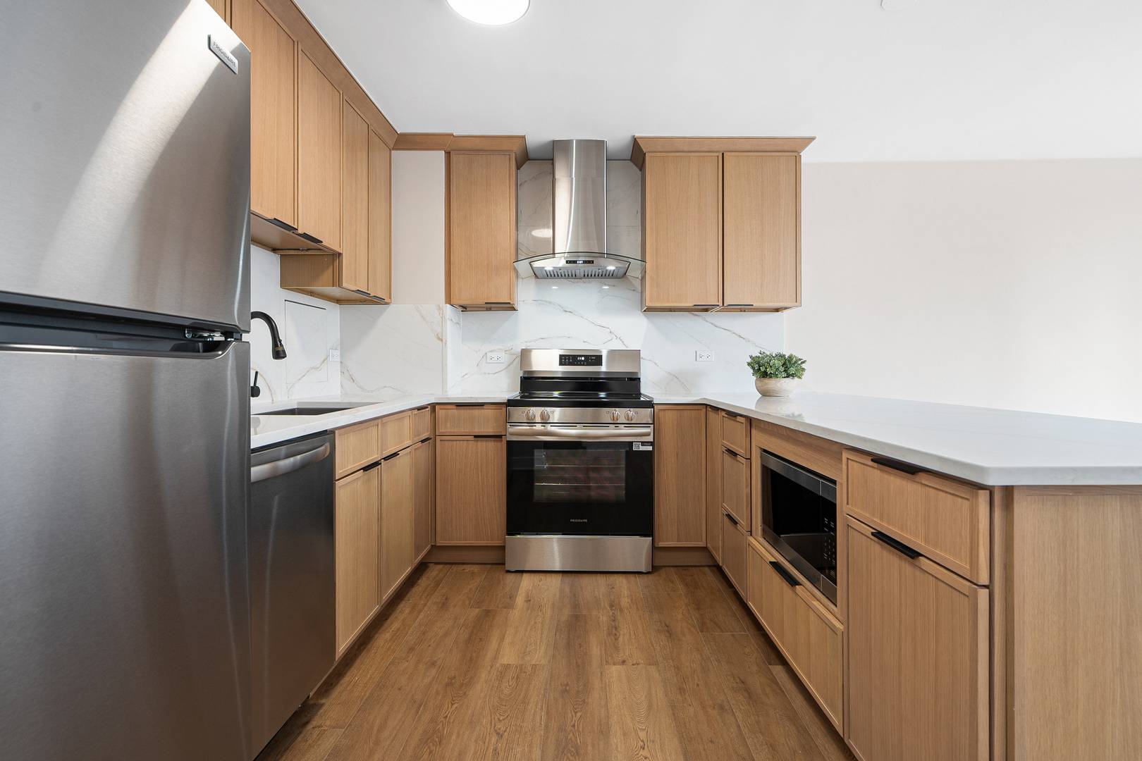 Chicago, IL 60611,33 E Cedar Street #6B