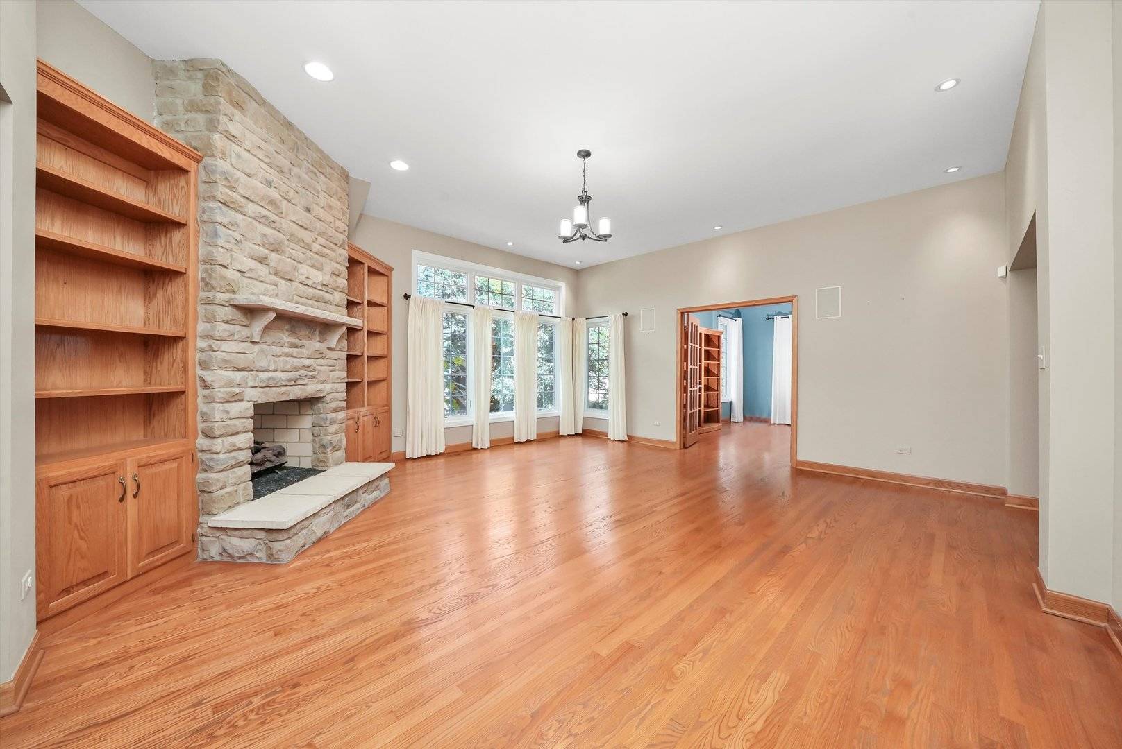 Downers Grove, IL 60516,6443 DAVANE Court