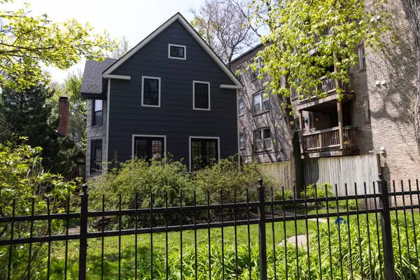 Chicago, IL 60626,1663 W Farwell Avenue