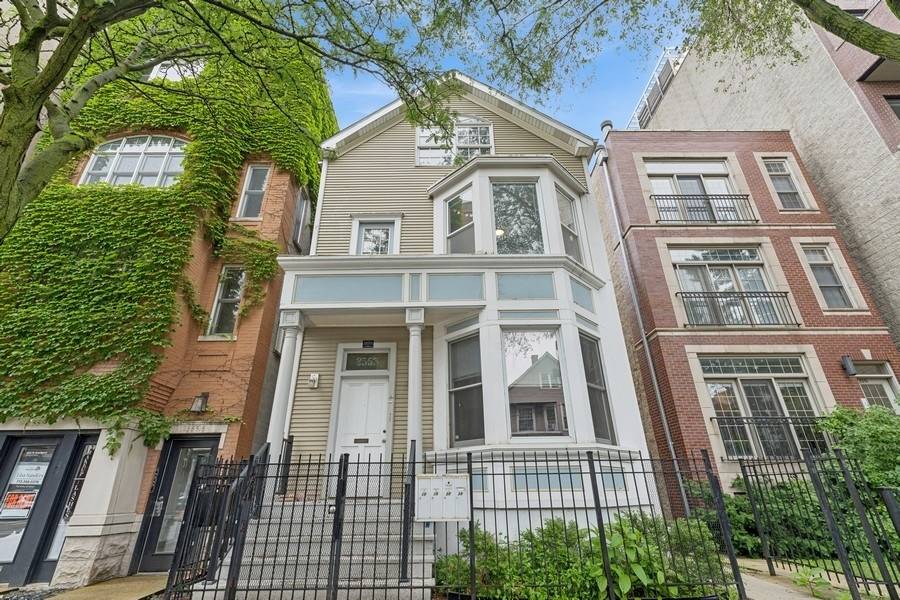 2553 N Southport Avenue #2F, Chicago, IL 60614