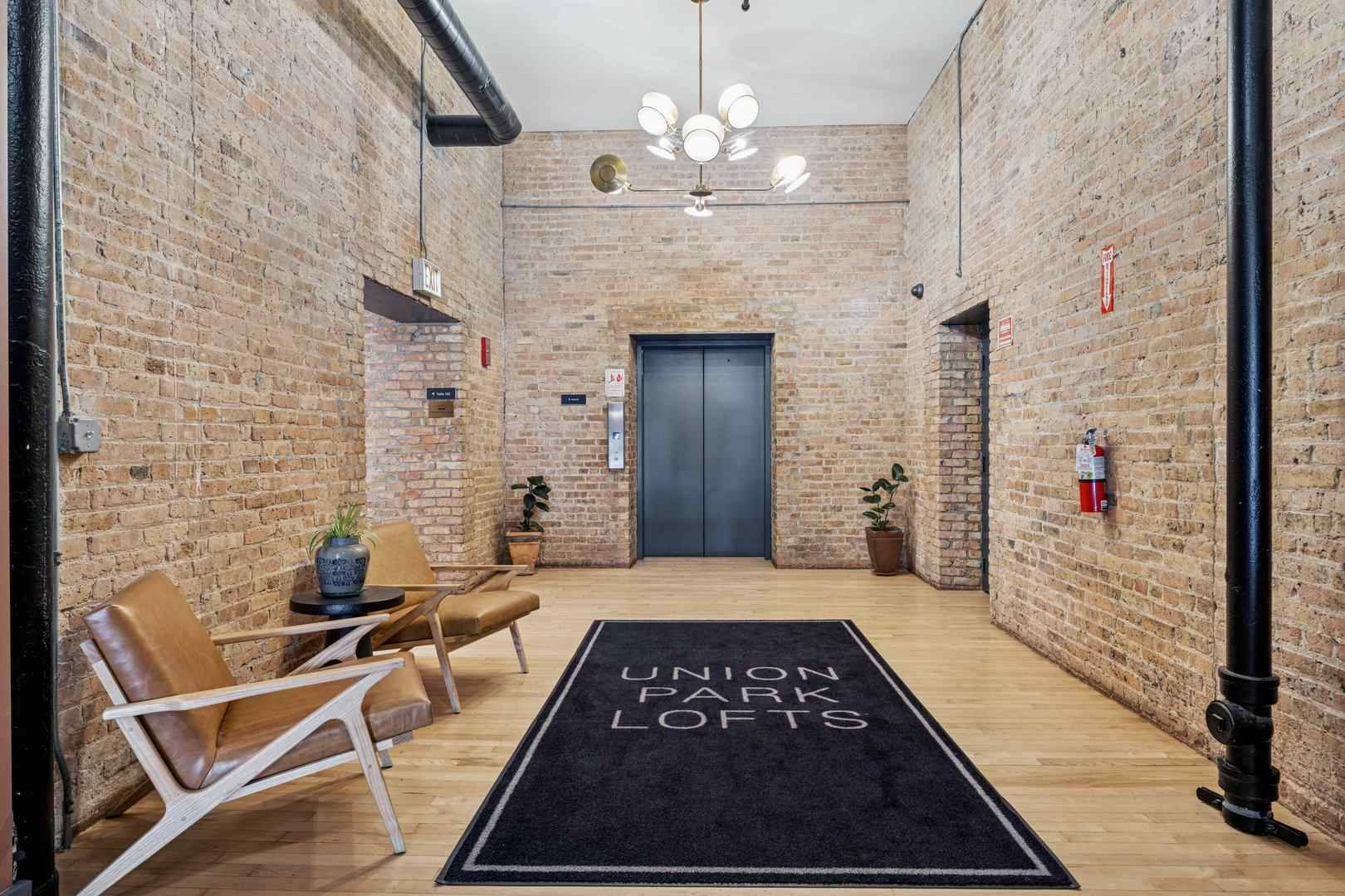 Chicago, IL 60607,1327 W Washington Boulevard #5B