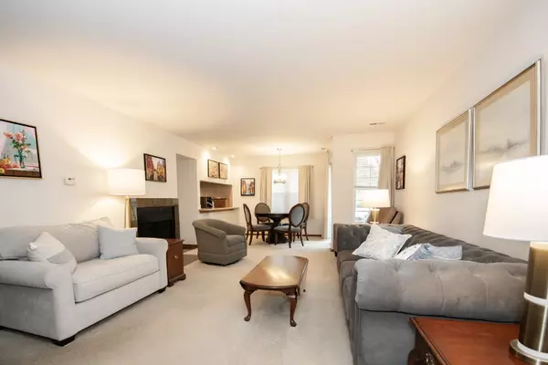 Schaumburg, IL 60195,1744 Eastwood Court #4