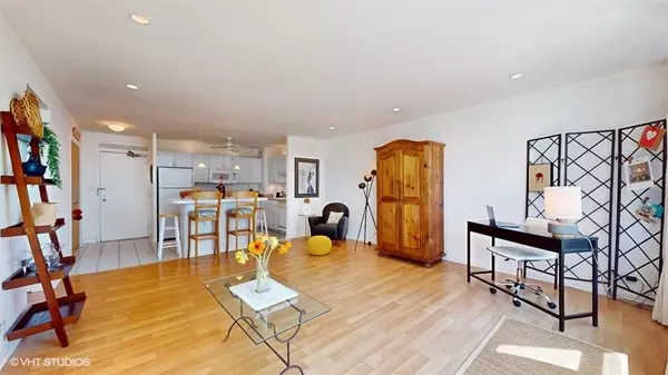 Chicago, IL 60613,3600 N Lake Shore Drive #2219