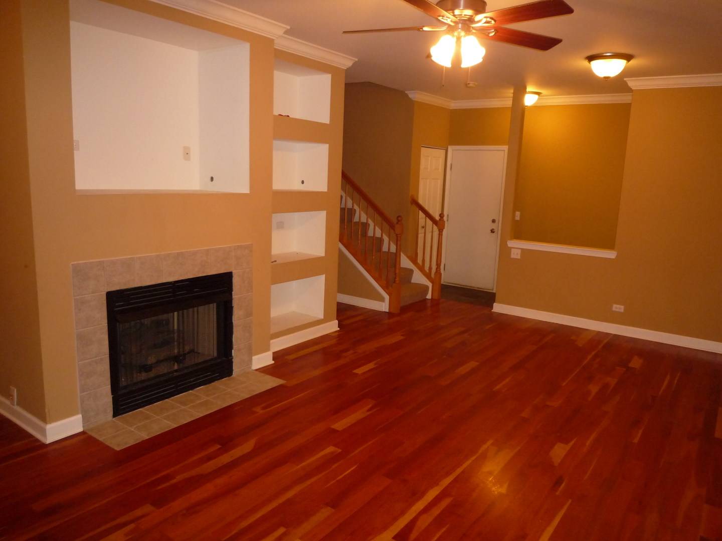 Aurora, IL 60502,842 County Line Road #842