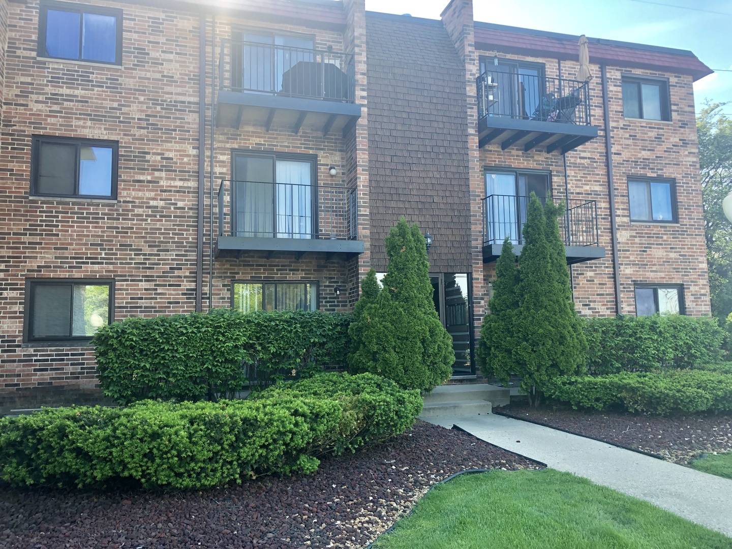 1761 W ALGONQUIN Road #1A, Mount Prospect, IL 60056