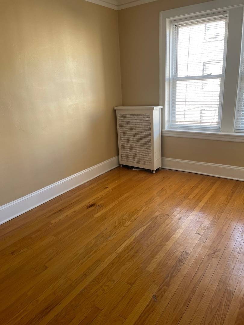 Chicago, IL 60659,6318 N Mozart Street #2R