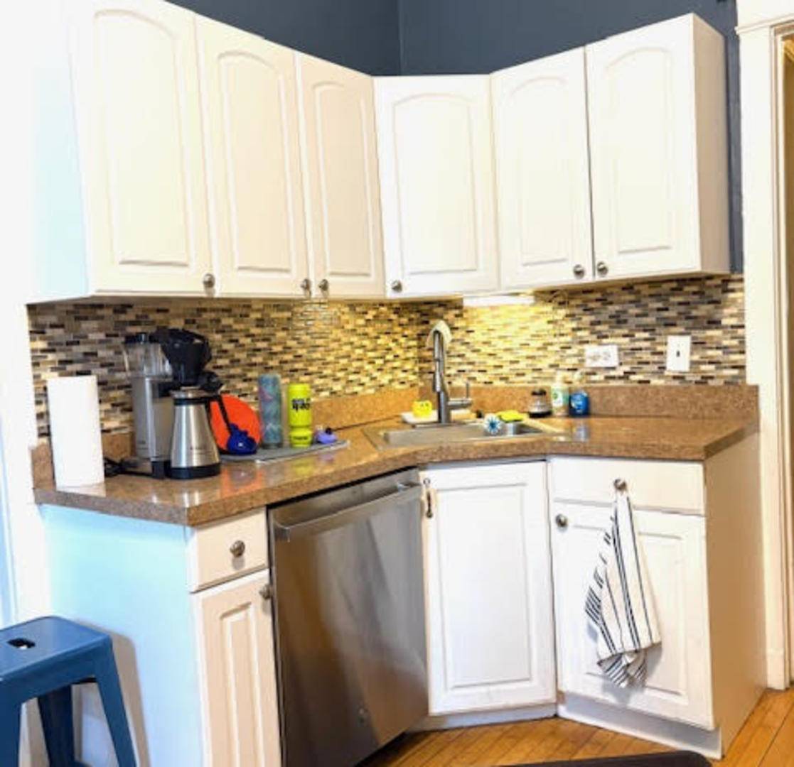 Chicago, IL 60613,815 W BUENA Avenue #2W
