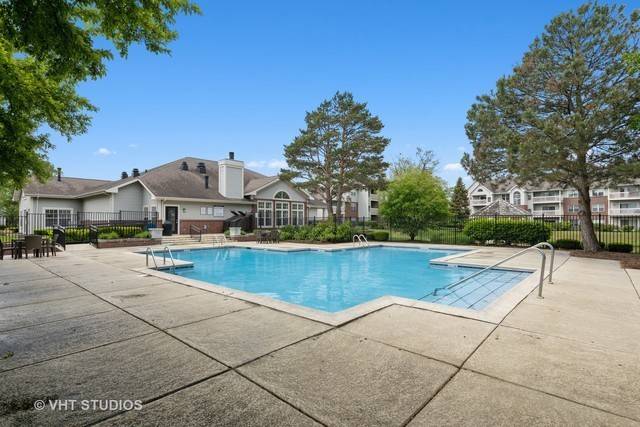 Wheaton, IL 60189,16 Sterling Circle #207